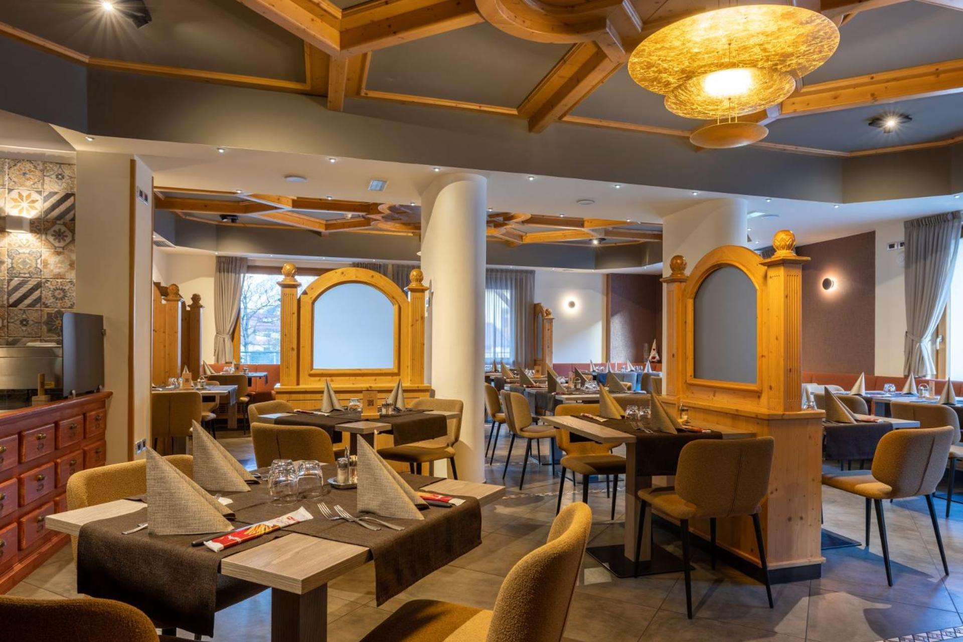 Hotel Dolomiti Saone ติโอเน ดิ เตรนโต ภายนอก รูปภาพ