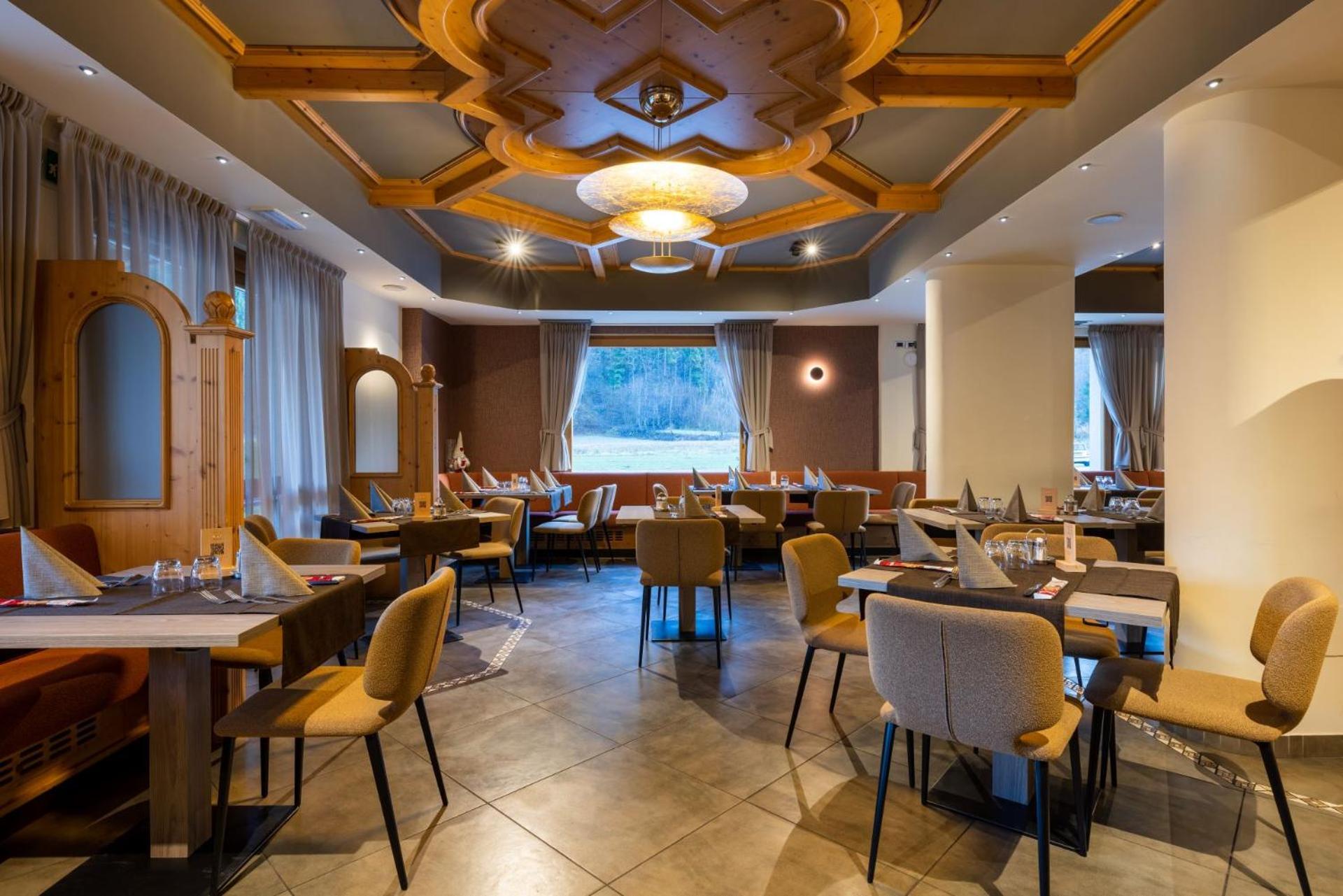 Hotel Dolomiti Saone ติโอเน ดิ เตรนโต ภายนอก รูปภาพ