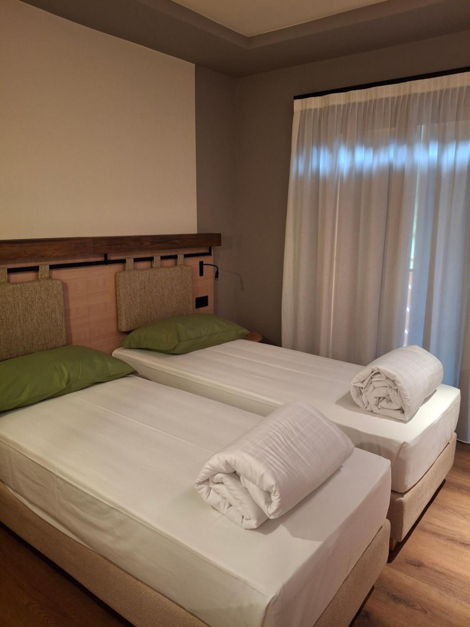 Hotel Dolomiti Saone ติโอเน ดิ เตรนโต ภายนอก รูปภาพ