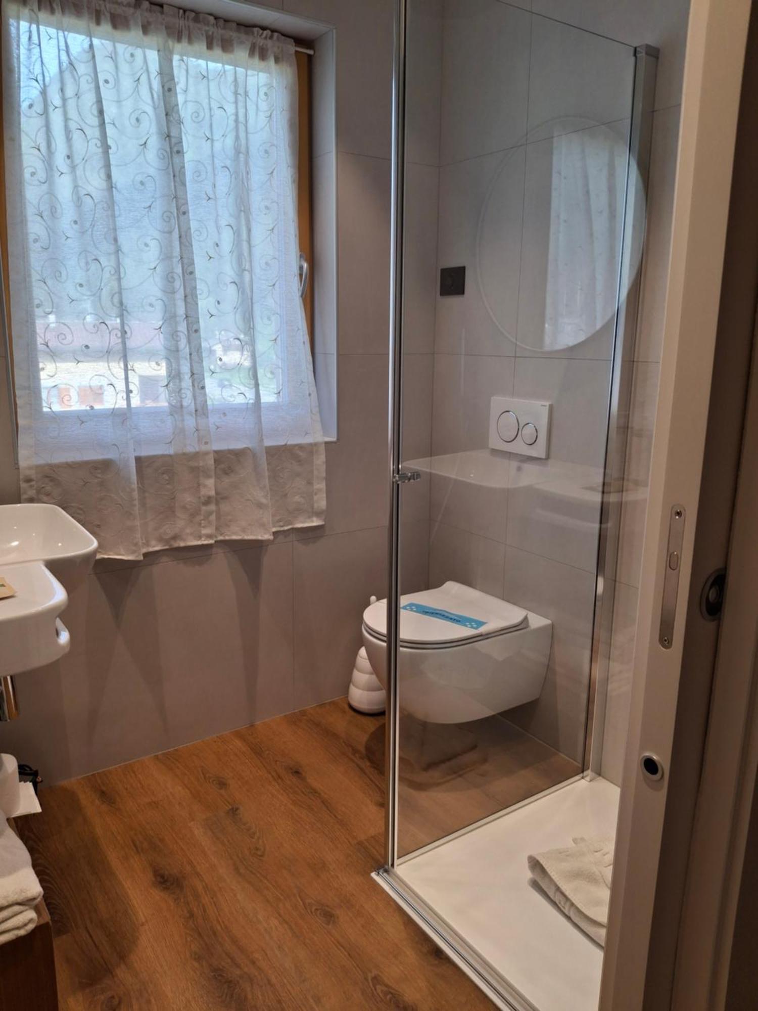 Hotel Dolomiti Saone ติโอเน ดิ เตรนโต ภายนอก รูปภาพ